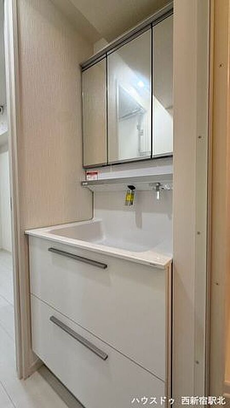 三面鏡付き独立洗面台