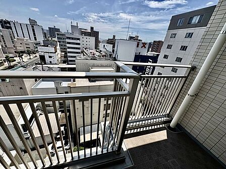 最上階からの眺望です。開放感のある景色を楽しめます。