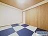 和室：和室の引き戸と壁面が見える別角度の写真です。家具や寝具を置く場所を考えながら、室内の配置をご覧いただけます。