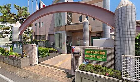 朝霞市役所 きたはら子育て支援センター未就学児専用プレイルームなどの充実した設備を無料で利用できる点。 750m