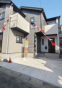外観:落ち着いた色合いが印象的な外観。毎日帰る住まいだからこそ、建物の雰囲気や周辺環境も大切にしたいですね。室内とあわせて、前面道路や駅までの道のりも現地でご確認いただけます。お気軽に見学へお越しください。 外観:落ち着いた色合いが印象的な外観。毎日帰る住まいだからこそ、建物の雰囲気や周辺環境も大切にしたいですね。室内とあわせて、前面道路や駅までの道のりも現地でご確認いただけます。お気軽に見学へお越しください。