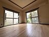 リビング/ダイニング：LDKは2面採光ですので明るいお部屋になっております。
