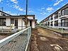 外観：敷地の広がりが伝わる一枚です。