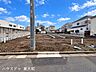 外観：西側約3.65～3.81ｍの公道に面した分譲地。前面道路から敷地の奥まで見渡せ、各区画の位置関係や街並みを確認できます。