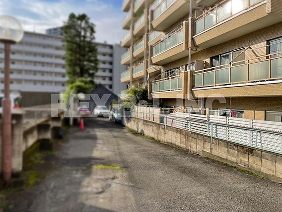 西側駐車場　