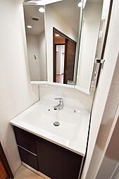 [洗面] 朝の身支度にも便利な三面鏡タイプの洗面