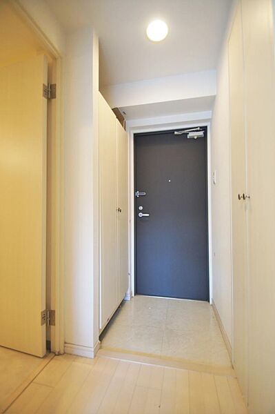 画像22:玄関から入ってＬＤＫのお部屋に入るところに大容量のシューズボックスがあります。