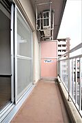 バルコニーは広く開放的です。