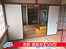 寝室：２階の和室です。写真にはソファーやテーブル等色々と家財道具が写ってますが、売主様が撤去します。残したいものはそのままにします。