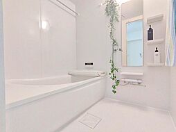 [風呂] 心地よいバスタイムを演出する浴室はゆとりあるサイズを採用。