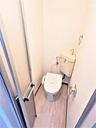 トイレは温水洗浄機能付きです。