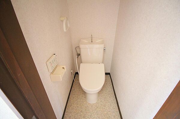 画像12:トイレ(ウォシュレット工事中)