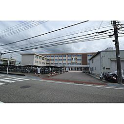 中学校「速星中学校まで1300ｍ」