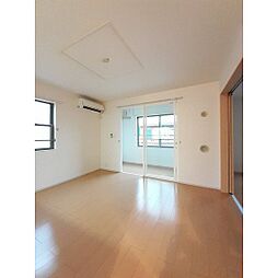 ドゥ・ファミーユA 204 2階3LDKのリビング/ダイニング