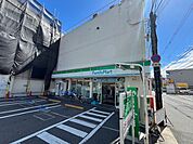 ファミリーマート 豊中本町店 411m
