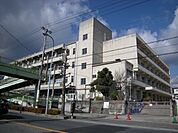 中小学校 1003m