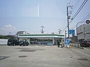 ファミリーマート住吉店 947m