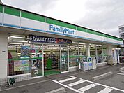 ファミリーマート箕面小野原東店 445m