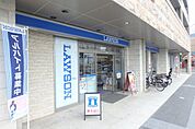 ローソン阪急桜井駅前店 179m