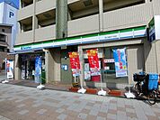 ファミリーマート西三国四丁目店 378m