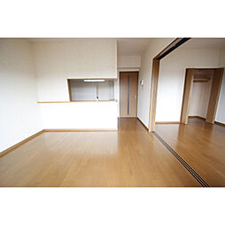 エイブル春日 3階2LDKのリビング/ダイニング