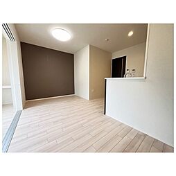 グラティテュード・Ｋ 109 1階1LDKのリビング/ダイニング