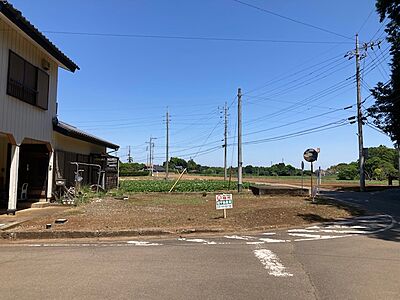 外観：資材置場や駐車スペースに。