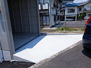 建物前面にも軽自動車なら1台可