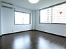 室内：2面採光で明るい洋室8帖です♪