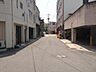 周辺：車の通りの少ない前面道路