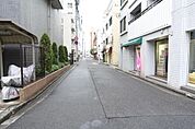 車の通りの少ない前面道路♪