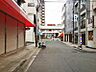 周辺：車の通りの少ない静かな前面道路です。