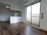 フローリング仕様で家具の配置もしやすいお部屋です♪