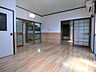 室内：大きな窓で日当たり良好な1階洋室9帖♪