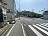周辺：見通しの良い前面道路。