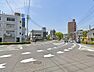 周辺：見通しの良い前面道路。