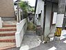 周辺：本物件進入路です。