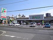 徒歩7分のフジ白島店です。