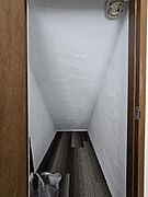 階段下を利用した収納庫