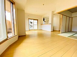 ロイヤルクリスタル呉中央 303 4LDKのリビング/ダイニング