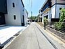 周辺：交通量の少ない前面道路。お子様の通行もしやすいです。