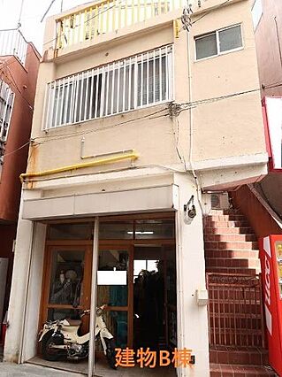 3階建建物外観...