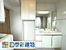洗面台と収納のある洗面室※画像加工済。現況は現地にてご確認ください。