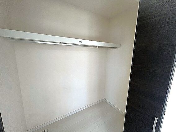 主寝室クローゼ...