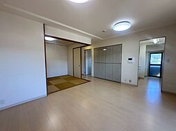 サーパス鏡川大橋 4LDKの室内