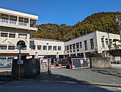 高知市立泉野小学校まで徒歩8分