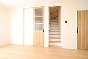 【施工例】リビング階段ですが、扉が付いているので冷暖房も気になりません。