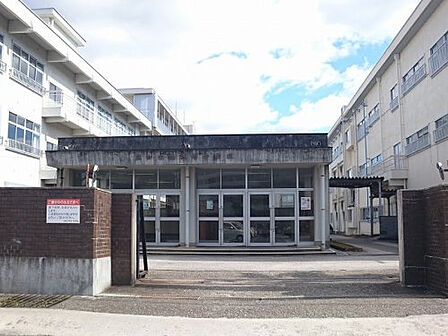 高知市立西部中学校約712m/9分