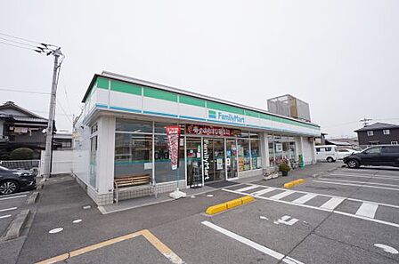 【コンビニエンスストア】ファミリーマート　南斎院町店まで1115ｍ