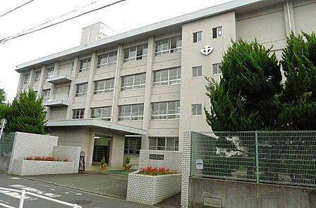 松山市立道後中学校 801m